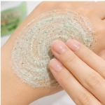 اسکراب کرمی اطلس مدل Green Mint مناسب انواع پوست صورت و بدن
