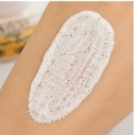 اسکراب کرمی اطلس مدل Coconut مناسب انواع پوست صورت و بدن