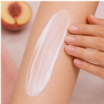 شیر بدن اطلس ATLAS Body Milk مدل Peach حاوی عصاره هلو و شی‌باتر، مناسب انواع پوست