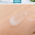 آبرسان صورت لوریال پاریس Hydra Genius Aloe Water مدل 72H Liquid Moisturizer حاوی آب آلوئه‌ورا و هیالورونیک اسید پوست مختلط تا خشک